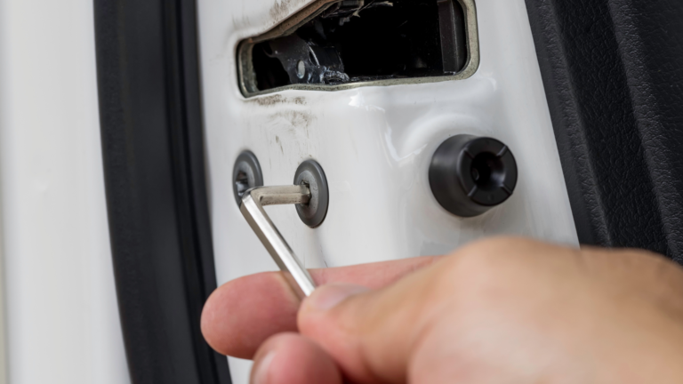 Car Door Unlocking: Your Key to Stress-Free Access in Kirkland, WA